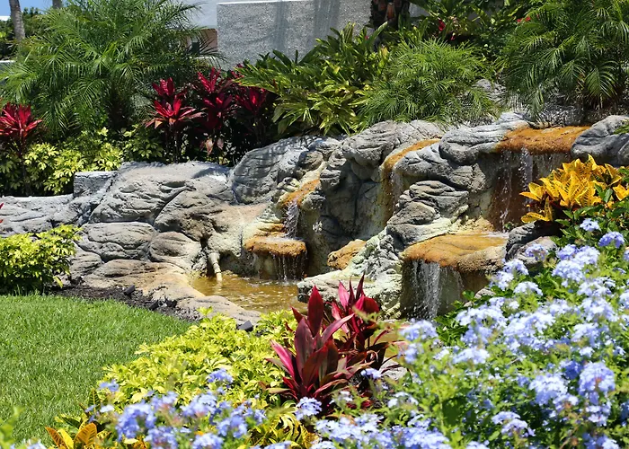 La Fiesta Ocean Inn & Suites
