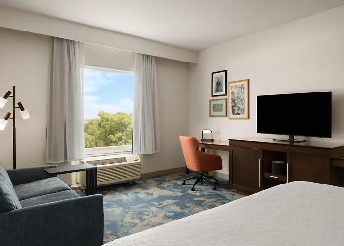 Hampton Inn & Suites - Deland
